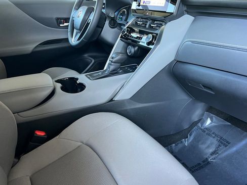 Certified 2024 Toyota Venza LE image 20