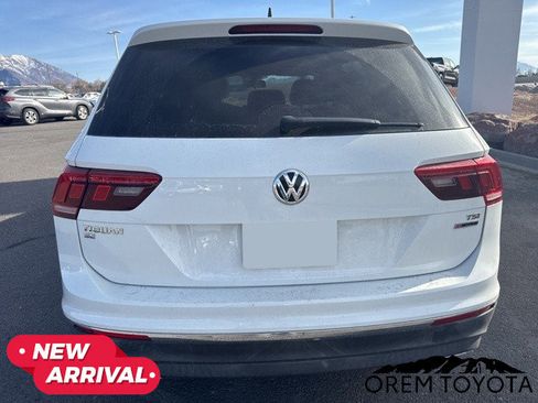 Used 2018 Volkswagen Tiguan SE w/ Panoramic Sunroof Package image 5