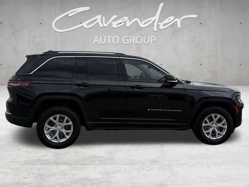 Used 2023 Jeep Grand Cherokee Limited w/ Luxury Tech Group II image 17