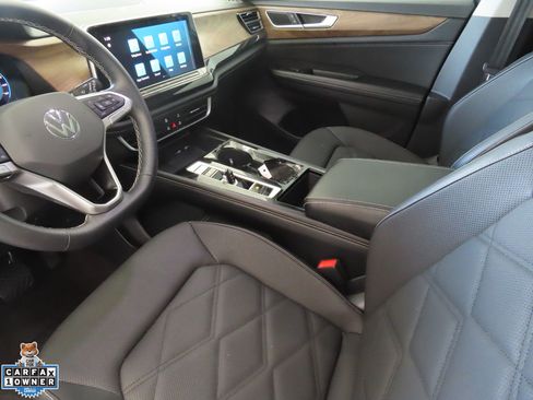 Used 2024 Volkswagen Atlas SE w/ Panoramic Sunroof Package FWD image 22