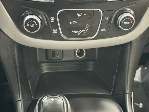 Used 2018 Chevrolet Equinox LS AWD/4WD image 34
