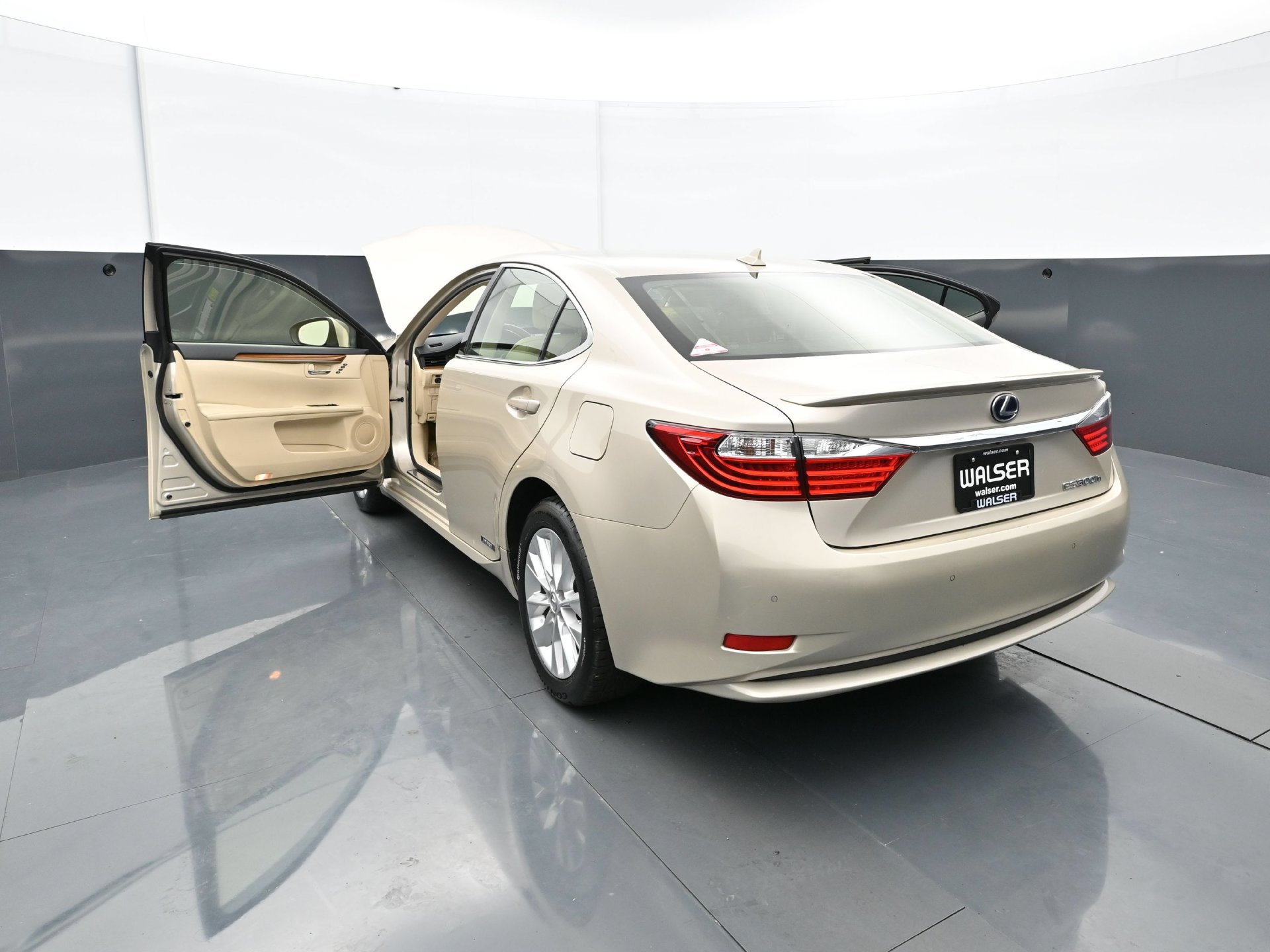 Used 2013 Lexus ES 300h w/ Luxury Pkg FWD image 37