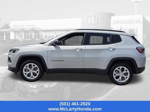 Used 2024 Jeep Compass Latitude AWD/4WD image 2