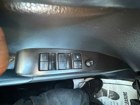 Used 2021 Toyota Camry SE FWD image 26