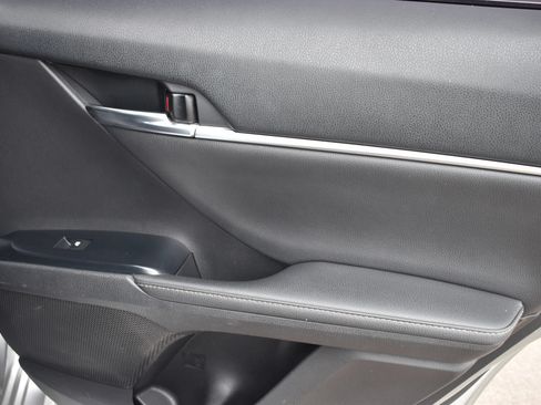 Used 2020 Toyota Camry XSE FWD image 21