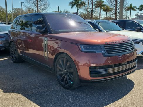 Used 2023 Land Rover Range Rover SV image 2