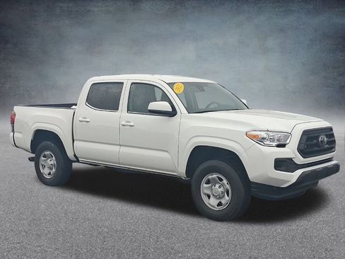 Used 2022 Toyota Tacoma SR image 3