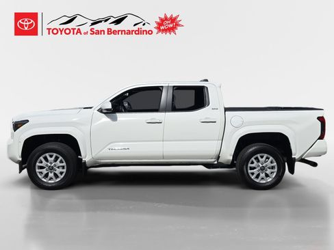 Certified 2025 Toyota Tacoma SR5 AWD/4WD image 2