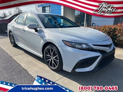 Used 2024 Toyota Camry SE image 1