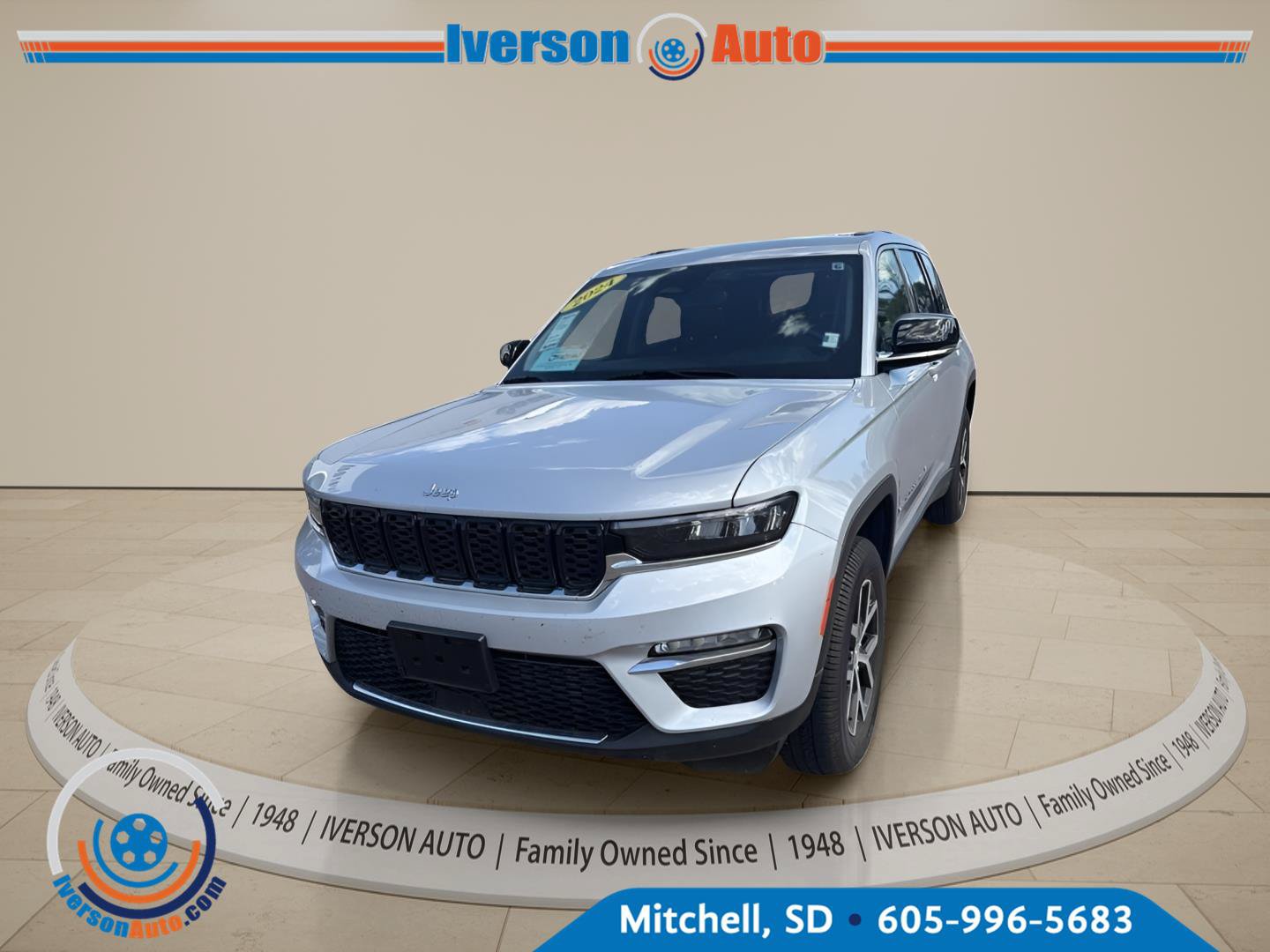 Used 2024 Jeep Grand Cherokee Limited AWD/4WD image 3