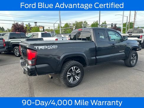 Used 2018 Toyota Tacoma TRD Sport AWD/4WD image 8