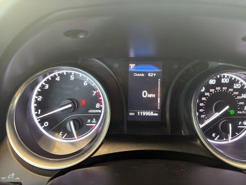 Used 2018 Toyota Camry LE FWD image 17