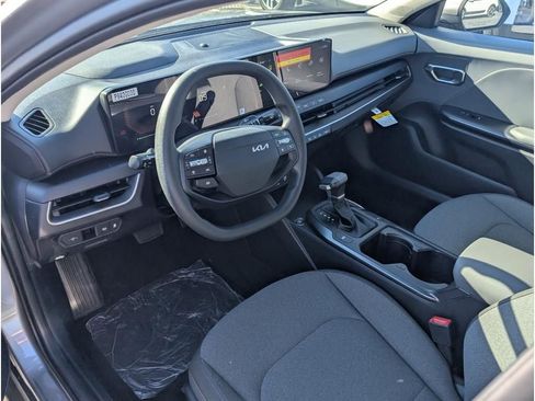 New 2025 Kia K4 LXS image 12