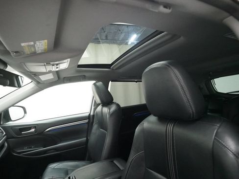 Used 2018 Toyota Highlander XLE AWD/4WD image 33