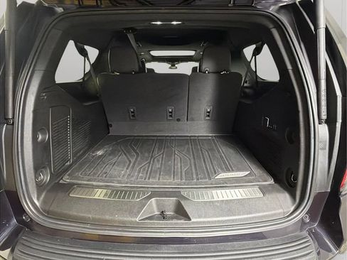 Used 2022 Chevrolet Suburban RST w/ Sport Performance Package RWD image 31