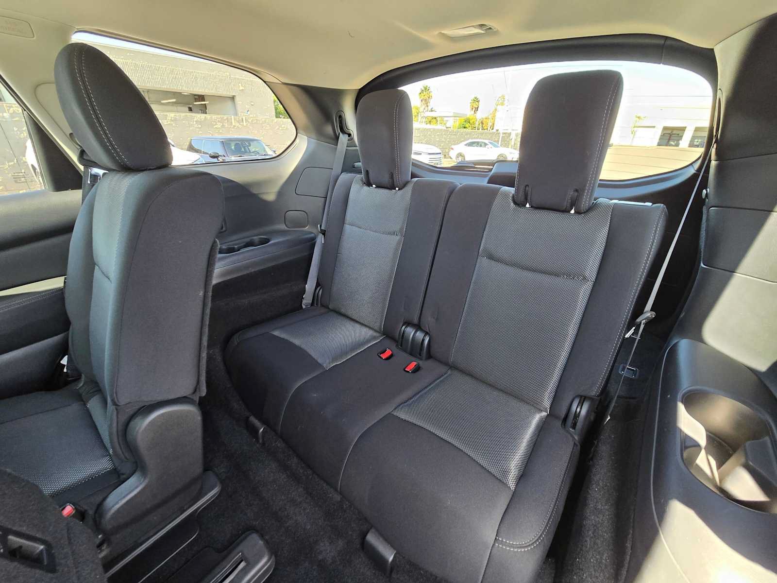 Used 2019 Nissan Pathfinder SV AWD/4WD image 19