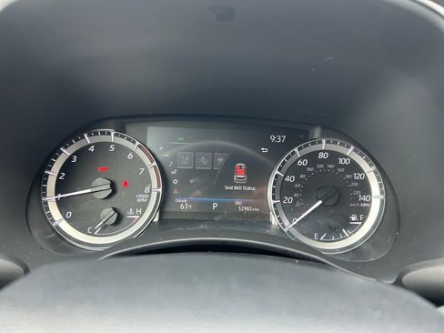 Used 2023 Toyota Highlander L FWD image 15