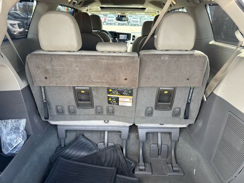 Used 2019 Toyota Sienna XLE Premium AWD/4WD image 11