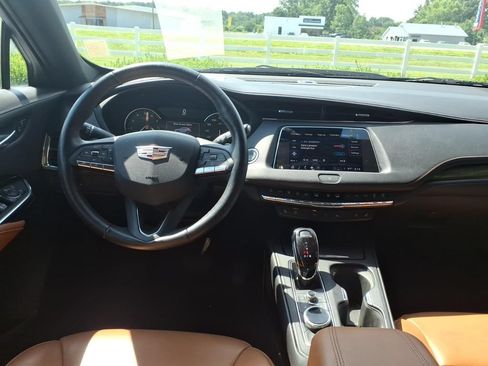 Used 2023 Cadillac XT4 Premium Luxury FWD image 14