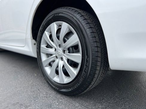 Used 2013 Toyota Corolla LE image 28