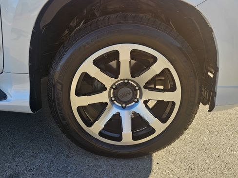 Used 2014 Lexus GX 460 w/ Premium Package image 16