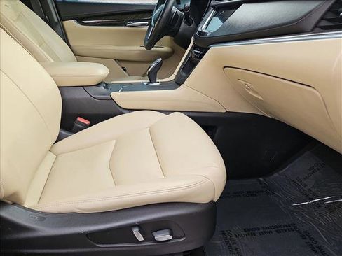 Used 2018 Cadillac XT5 FWD image 18