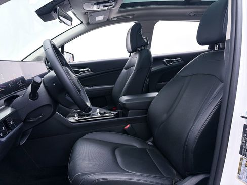 Used 2025 Kia Sportage EX w/ Premium Package image 19