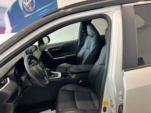 Used 2020 Toyota RAV4 XSE w/ XSE Grade Weather Package AWD/4WD image 15