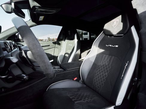 Used 2024 Lamborghini Urus Performante image 2