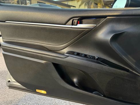 Used 2018 Toyota Camry XSE image 14