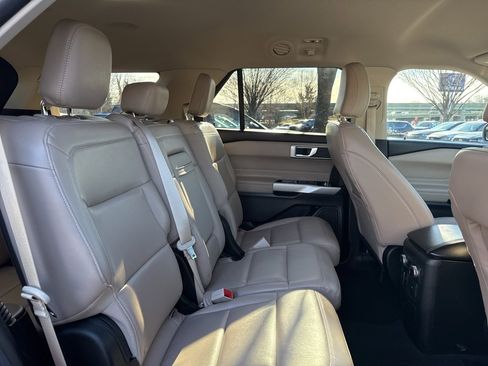 Used 2022 Ford Explorer XLT w/ Equipment Group 202A image 29