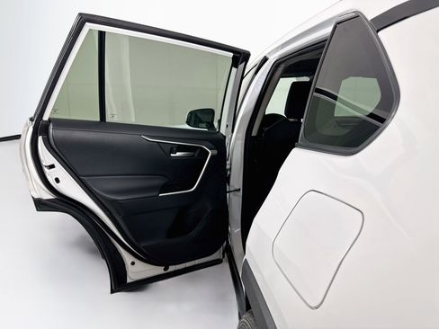 Used 2025 Toyota RAV4 XLE AWD/4WD image 26