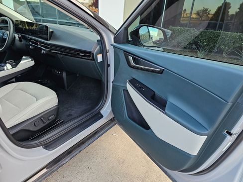 Used 2025 Kia EV6 Wind image 26