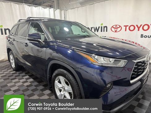 Used 2020 Toyota Highlander LE AWD/4WD image 1
