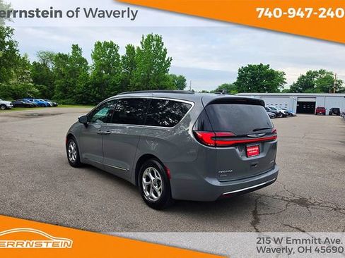 Used 2023 Chrysler Pacifica Limited FWD image 5