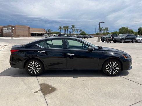 Used 2025 Nissan Altima 2.5 SV FWD image 7