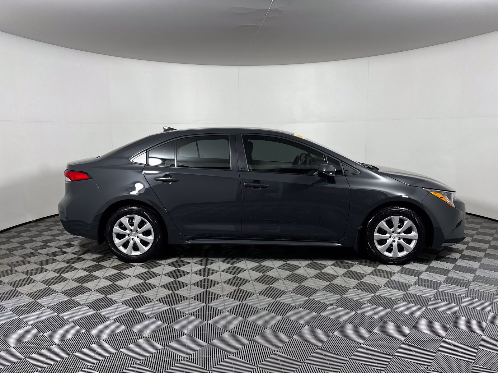 Used 2026 Toyota Corolla LE FWD image 4