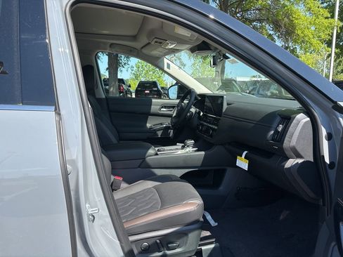 New 2026 Nissan Pathfinder Platinum AWD/4WD image 20