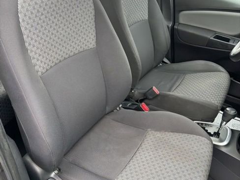 Used 2017 Toyota Yaris L image 18