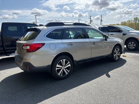 Used 2018 Subaru Outback 2.5i Limited image 6