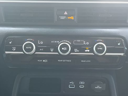 Used 2025 Honda Pilot Touring image 29