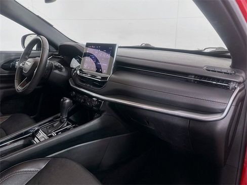 Used 2023 Jeep Compass Limited image 27