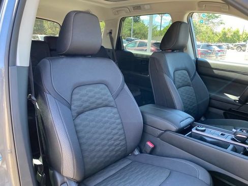 New 2026 Nissan Pathfinder SV w/ SV Premium Package AWD/4WD image 9
