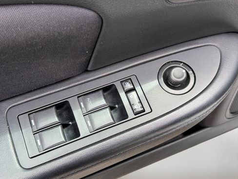 Used 2014 Chrysler 200 Touring FWD image 21