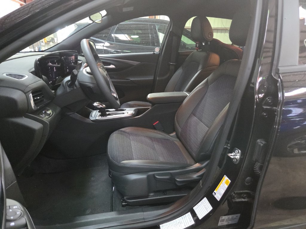 Used 2026 Buick Envista Preferred FWD image 3