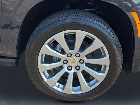 New 2026 Chevrolet Suburban Premier image 10