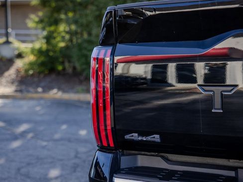 Used 2025 Toyota Tundra Limited image 25