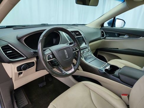 Used 2019 Lincoln Nautilus Reserve FWD image 9