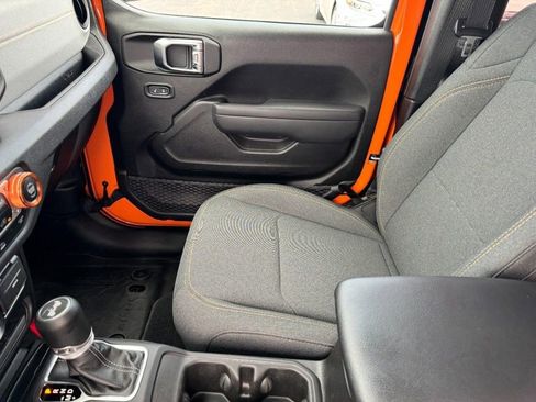 Used 2025 Jeep Wrangler Sport AWD/4WD image 10