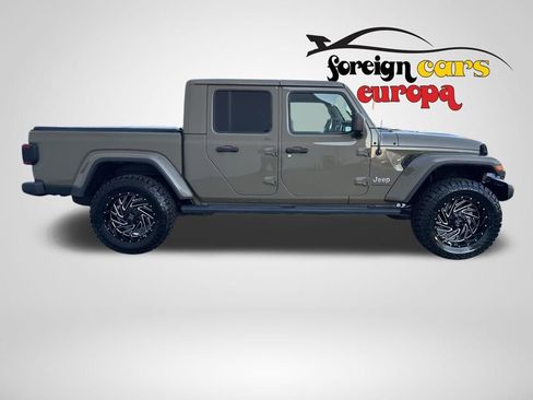Used 2020 Jeep Gladiator Overland image 8